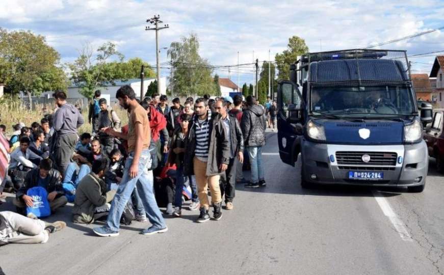 Problemi s migrantima: Vučić šalje specijalnu policiju u Šid 