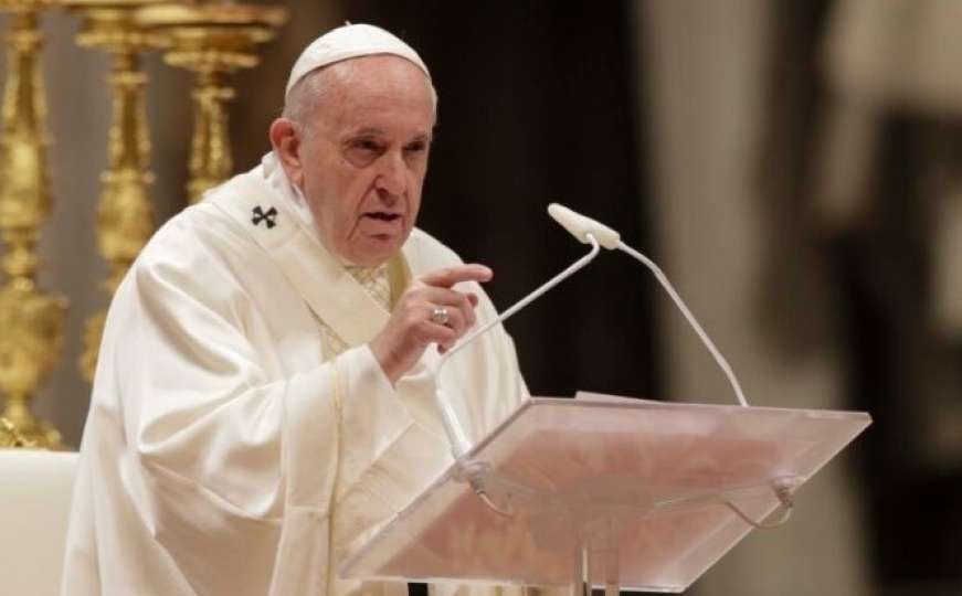 Prehlađeni Papa se pojavio u javnosti, Vatikan tvrdi da nije ozbiljno bolestan