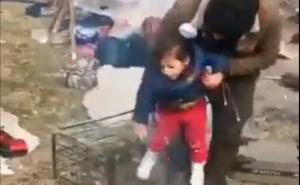 Drama na granici: Grčki graničari bacaju suzavac i na djecu
