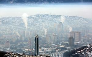 Fotografija zagađenosti zraka u Sarajevu kao ilustracija u uticajnom The Guardianu