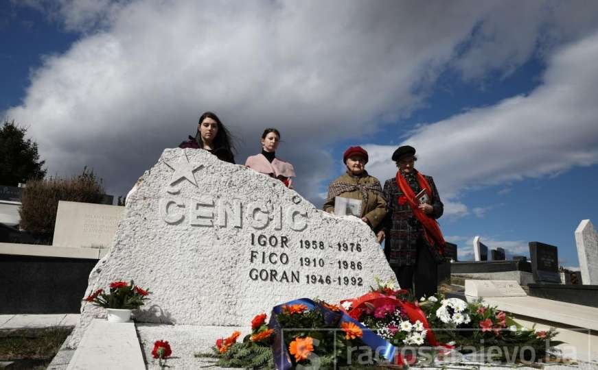 Pravednik koji je život dao za komšiju: Položeno cvijeće na grob Gorana Čengića