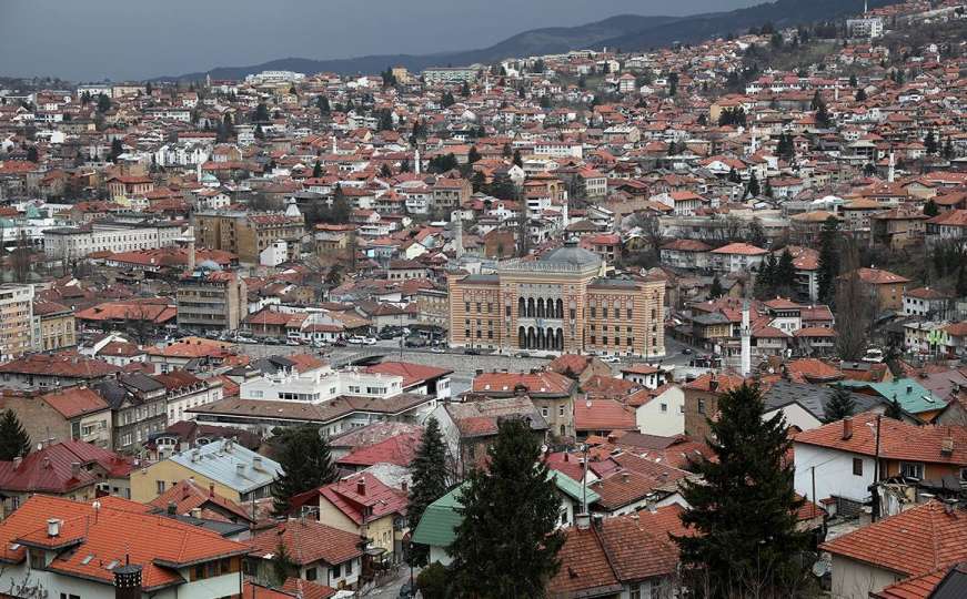 Sunce je prestalo da sija: Tmurni oblaci nadvili su se nad Sarajevom 