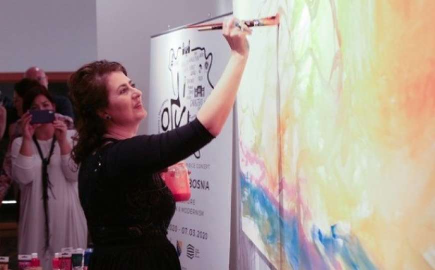Bh. umjetnica Alisa Teletović slikala pred publikom u Abu Dhabiju
