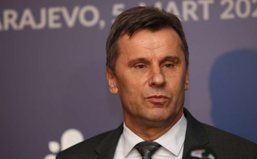 Premijer Novalić uputio čestitku povodom 8. marta, evo šta je poručio