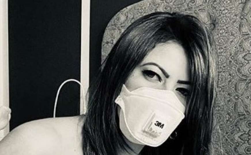 Italijanska manekenka pozirala gola sa maskom na licu: Stop panici