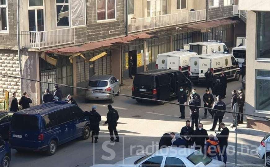 U toku akcija u Sarajevu: Policija pretresa i izmješta migrante sa Stupa 