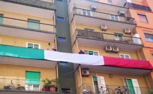 Italija: Pogledajte puste ulice i aplauze medicinskim radnicima sa balkona