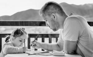 SDP: Zbog zatvaranja vrtića i škola odobriti jednom roditelju plaćeni dopust