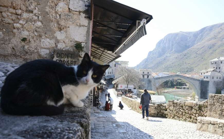 Na ulicama Mostara mnogo manje prolaznika, turista skoro da i nema