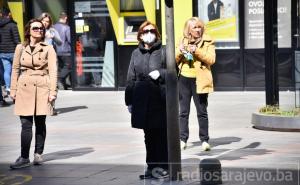 Sarajlije u šetnji: Neki poštuju odluke, a drugi ne