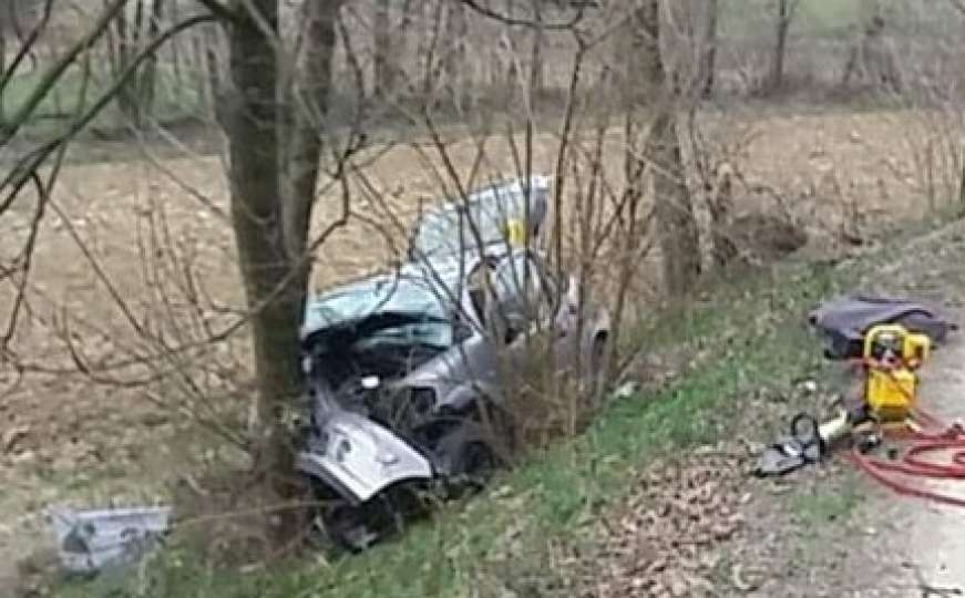 Teška nesreća kod Gradačca: Dvije osobe poginule 