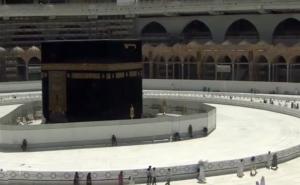 Mekka: Nekolicina vjernika u haremu K'abe, obustavljena i molitva u džamijama 