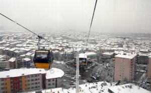 U Ankari pao snijeg, pahulje prekrile cijeli grad