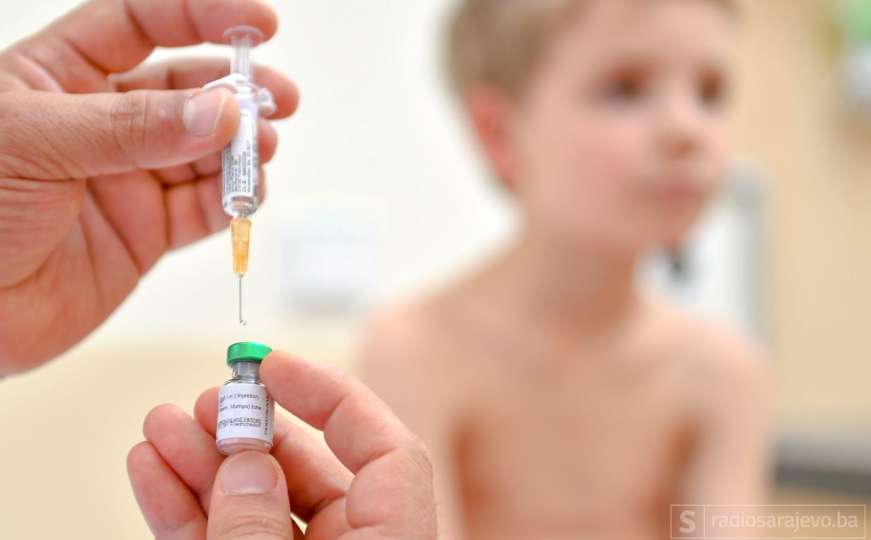 Pitali smo: Trebaju li majke biti zabrinute zbog obustave vakcinisanja djece