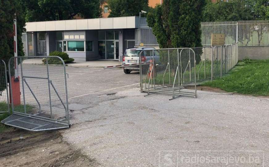 Graničnom policajcu koji je pustio putnike u BiH mimo procedure mjesec zatvora 