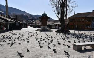 Pandemija i lijepo vrijeme u Sarajevu: Rijetki šetaju, radnje zatvorene