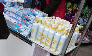 U Sarajevu na ulici prodaju sredstva za dezinfekciju, maske i rukavice?