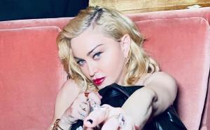 I Madonna u izolaciji: Kupa se u laticama i zapisuje intimnosti 