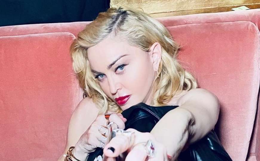 I Madonna u izolaciji: Kupa se u laticama i zapisuje intimnosti 