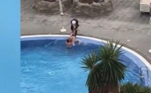 Otišla na kupanje uprkos mjerama izolacije, policija je izvukla iz bazena