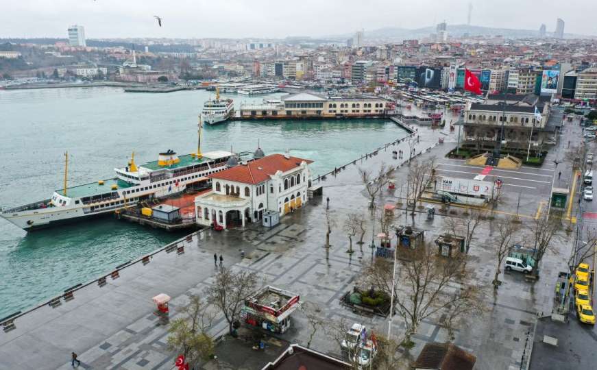 Pogled na puste istanbulske ulice u jeku borbe protiv širenja COVID-19 