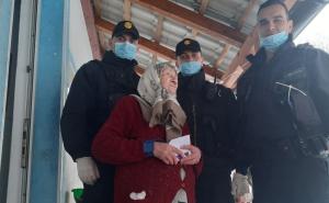 Humano djelo sarajevskih policajaca rasplakalo 83-godišnju nanu Selimu