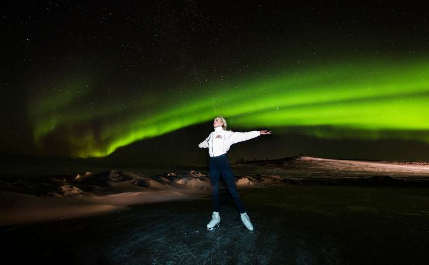 Impresivan „arktički ples“ finske klizačice pod polarnom svjetlošću 