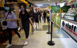 Singapur: 6 mjeseci zatvora za približavanje na manje od metar