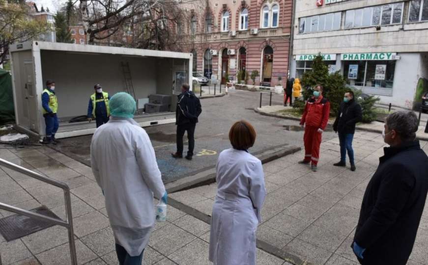 Ispred Doma zdravlja u Vrazovoj postavljen kontejner za trijažu 