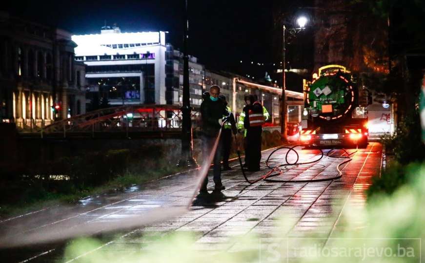U Sarajevu sinoć očišćena i dezinficirana Obala Maka Dizdara