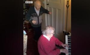 Ljubav o kojoj pričaju milioni ljudi: Pogledate snimak koji je oduševio svijet