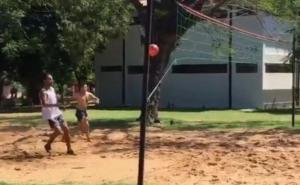 Magija je i dalje tu: Ronaldinho u zatvoru pokazao sjajne vještine 