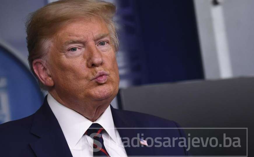 Trump o maskama: Bolje je staviti šal na lice, šal je deblji