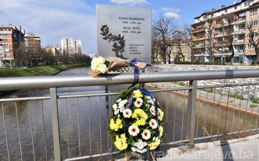 Sjećanje na opsadu Sarajeva: Cvijeće i počast za nevino stradale građane