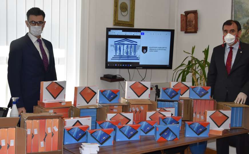 UNESCO donirao 72 tableta učenicima