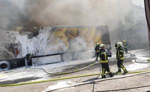 Vatrogasci imaju pune ruke posla, još jedan požar u BiH: Šleper se zapalio na cesti
