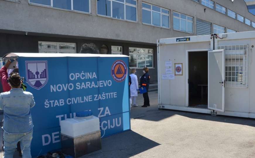 Postavljen dezinfikacioni tunel pred Domom zdravlja Omer Maslić