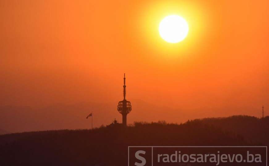 Uživajte iz svojih domova: Zalazak sunca i crveno nebo nad Sarajevom