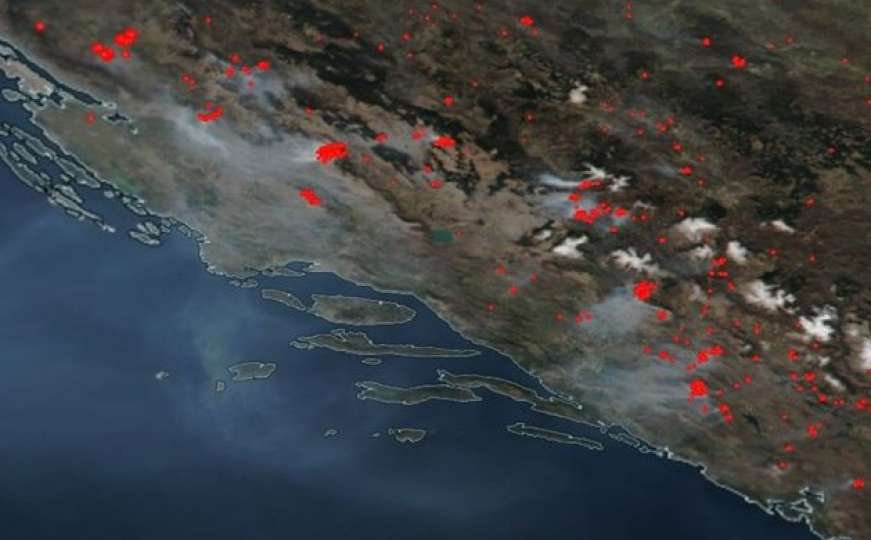 Vatrena stihija na satelitskim snimcima: Požare u BiH zabilježila NASA