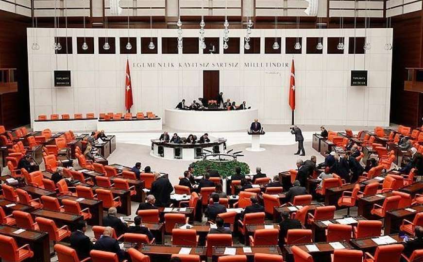 Turska izglasala zakon koji omogućava puštanje zatvorenika zbog COVID-19