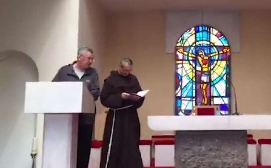 Snimka franjevaca iz crkve u Zadru postala hit: "Ajde ća od mene, lupit ću te"