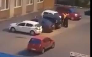 Političari pijani pjevali na ulici za vrijeme policijskog sata