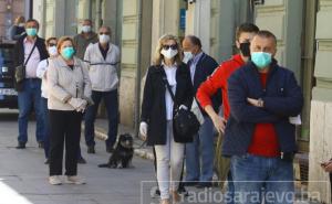 Računi u doba korone: Građani u redu za plaćanje plina u Sarajevu