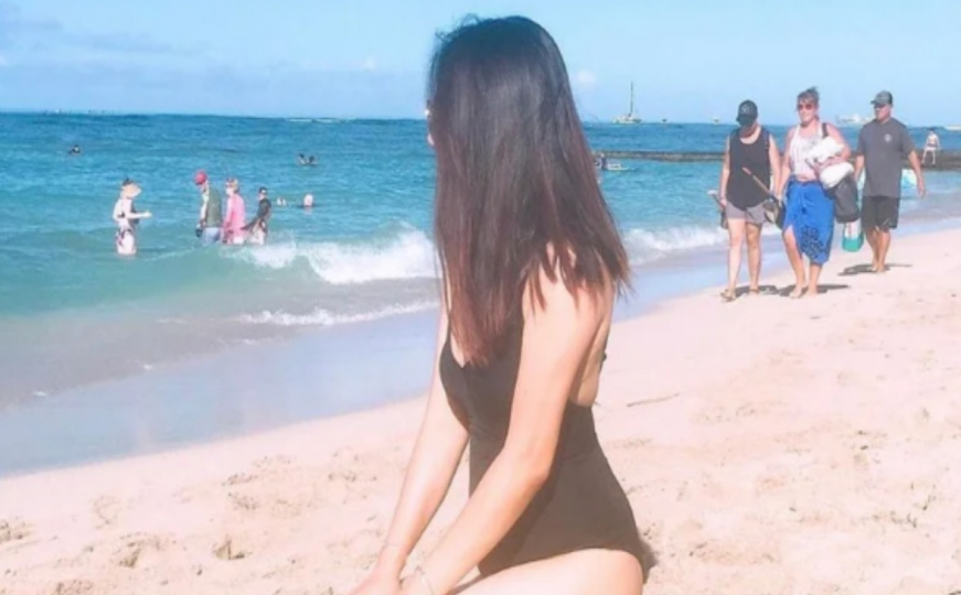 Fotka djevojke na plaži postala hit, evo i zašto 