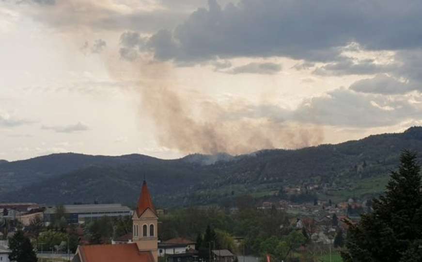 Sarajevski vatrogasci satima se bore s vatrom kod Ilijaša: Danas ukupno 8 intervencija