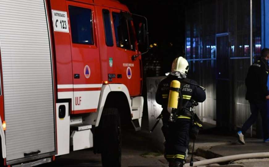 Vatrogasci gase još jedan požar u Sarajevu: Gori nisko rastinje na Hrasno Brdu