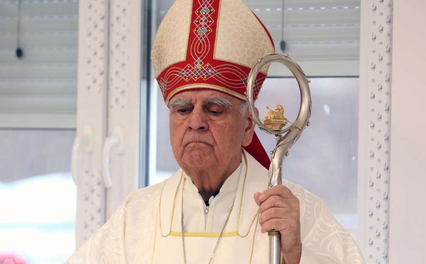Oštre reakcije: Papa može da drži misu bez vjernika, ali ne i biskup Perić!?
