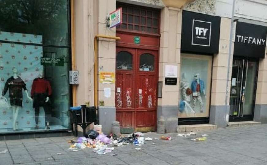 Ružna slika iz Sarajeva: Smeće razbacano u strogom centru grada 