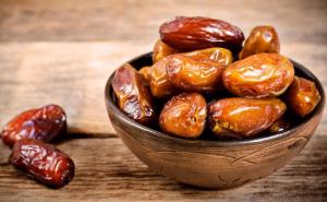 Zašto je dobro jesti tri hurme dnevno?