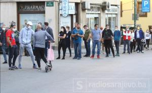 Veliki redovi za somune Sarajevu vratili miris iftara